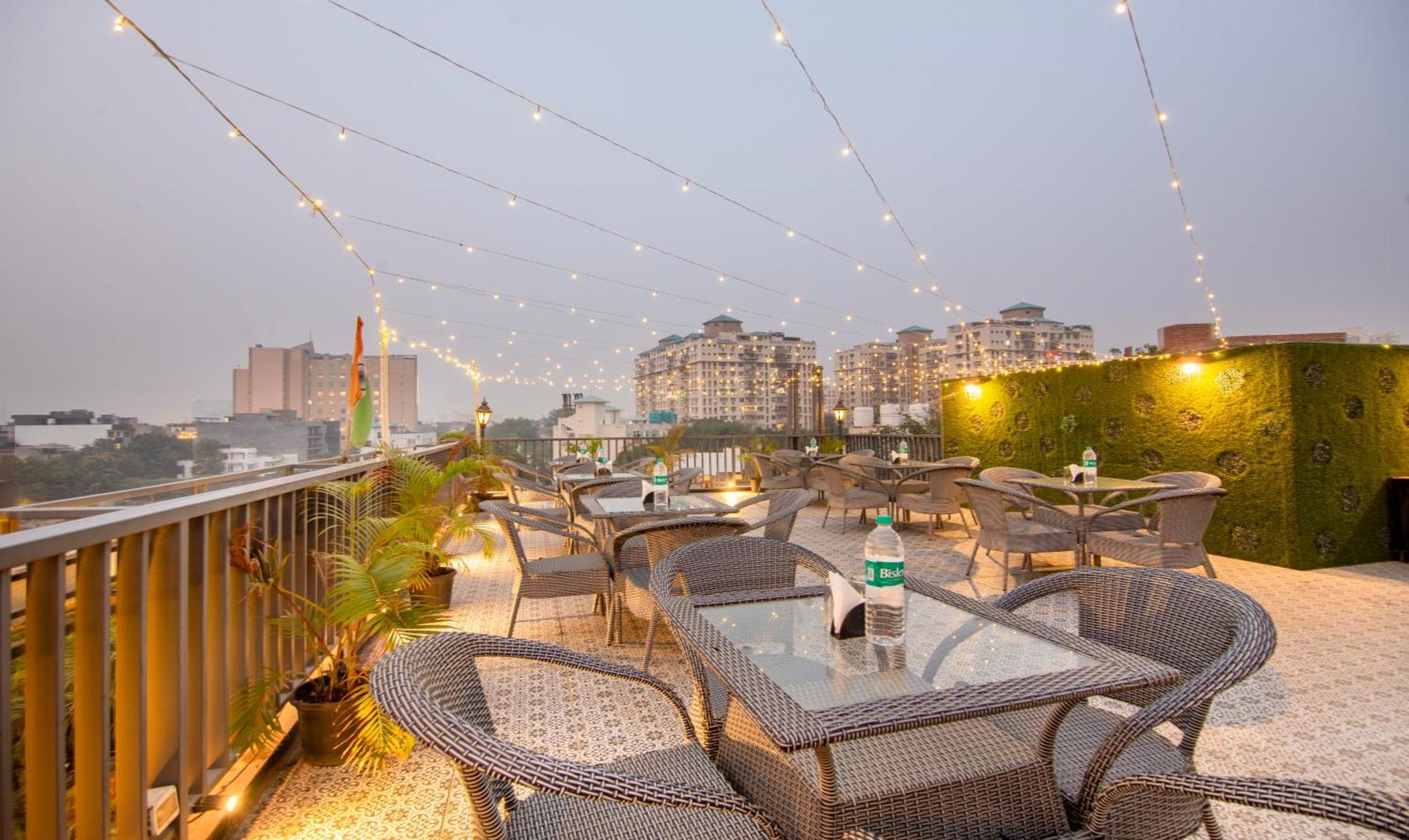 גורגאון Super Townhouse Sushant Lok Phase 1 Formerly Hotel Neven מראה חיצוני תמונה
