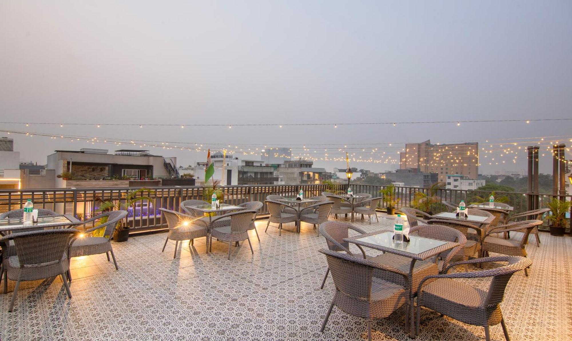 גורגאון Super Townhouse Sushant Lok Phase 1 Formerly Hotel Neven מראה חיצוני תמונה