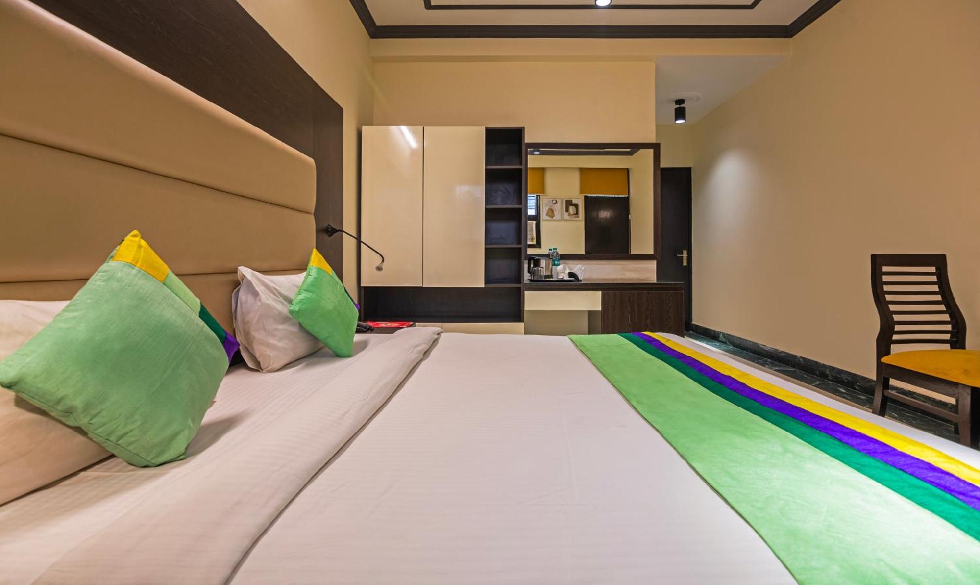 גורגאון Super Townhouse Sushant Lok Phase 1 Formerly Hotel Neven מראה חיצוני תמונה