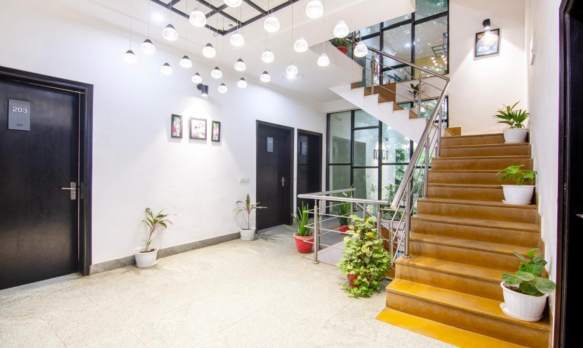 גורגאון Super Townhouse Sushant Lok Phase 1 Formerly Hotel Neven מראה חיצוני תמונה