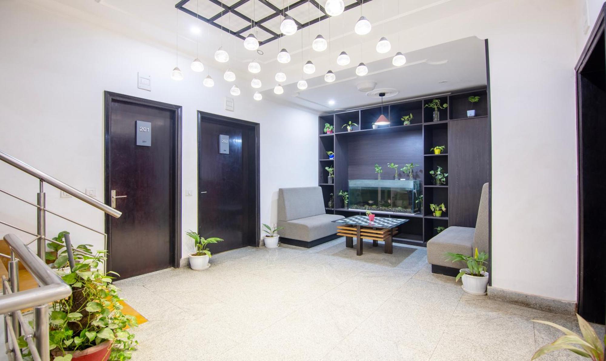 גורגאון Super Townhouse Sushant Lok Phase 1 Formerly Hotel Neven מראה חיצוני תמונה