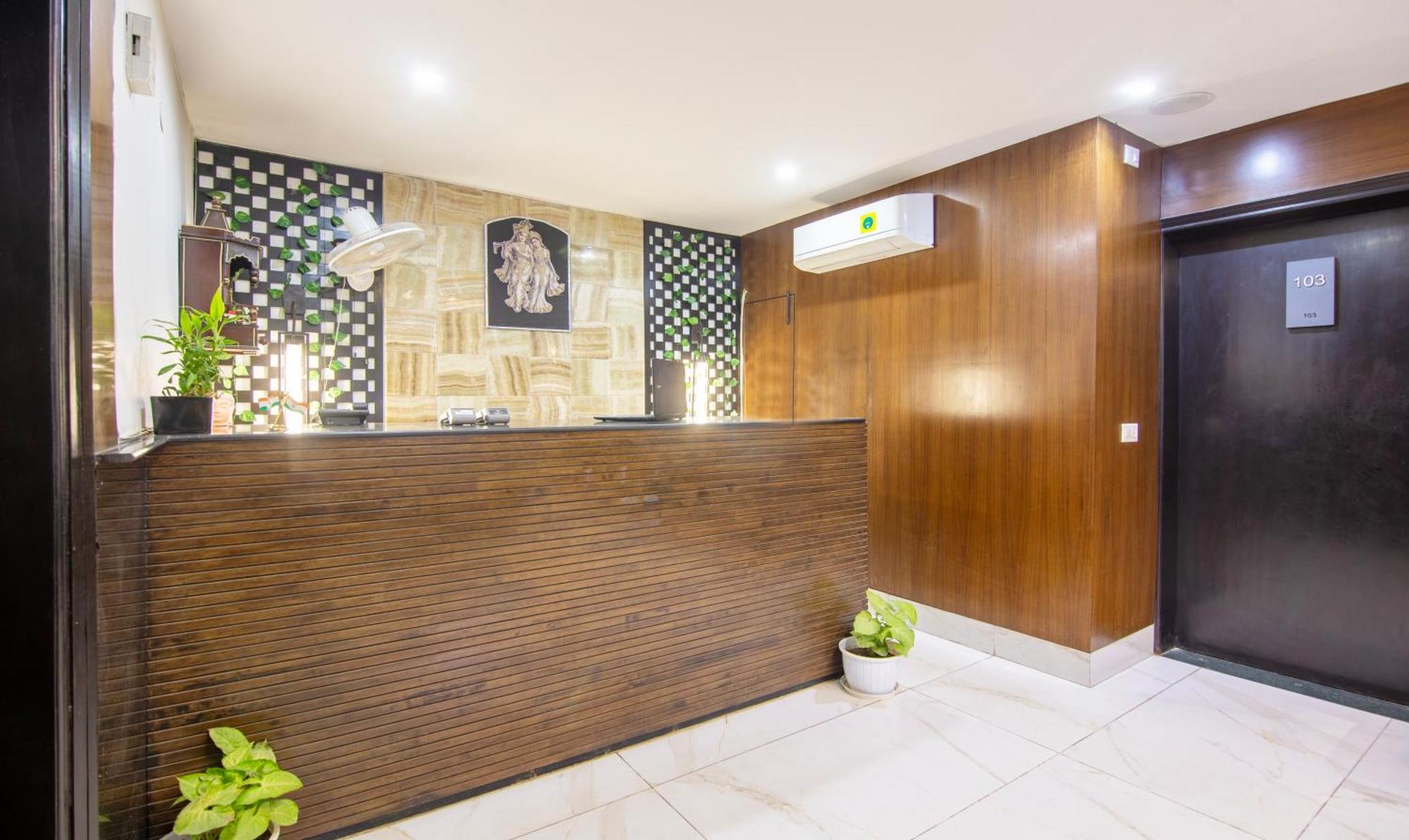 גורגאון Super Townhouse Sushant Lok Phase 1 Formerly Hotel Neven מראה חיצוני תמונה
