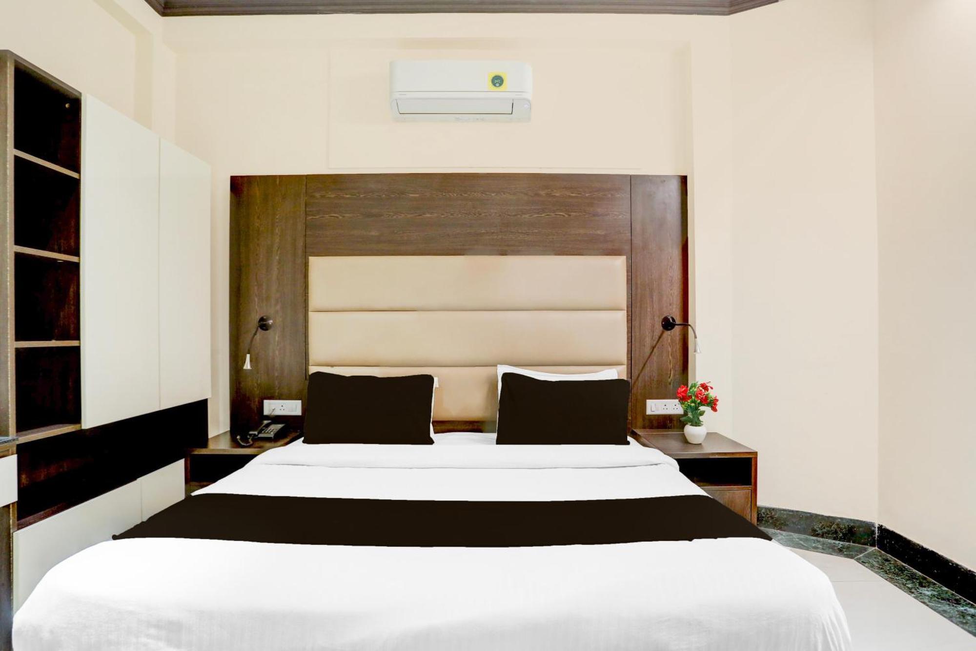 גורגאון Super Townhouse Sushant Lok Phase 1 Formerly Hotel Neven מראה חיצוני תמונה