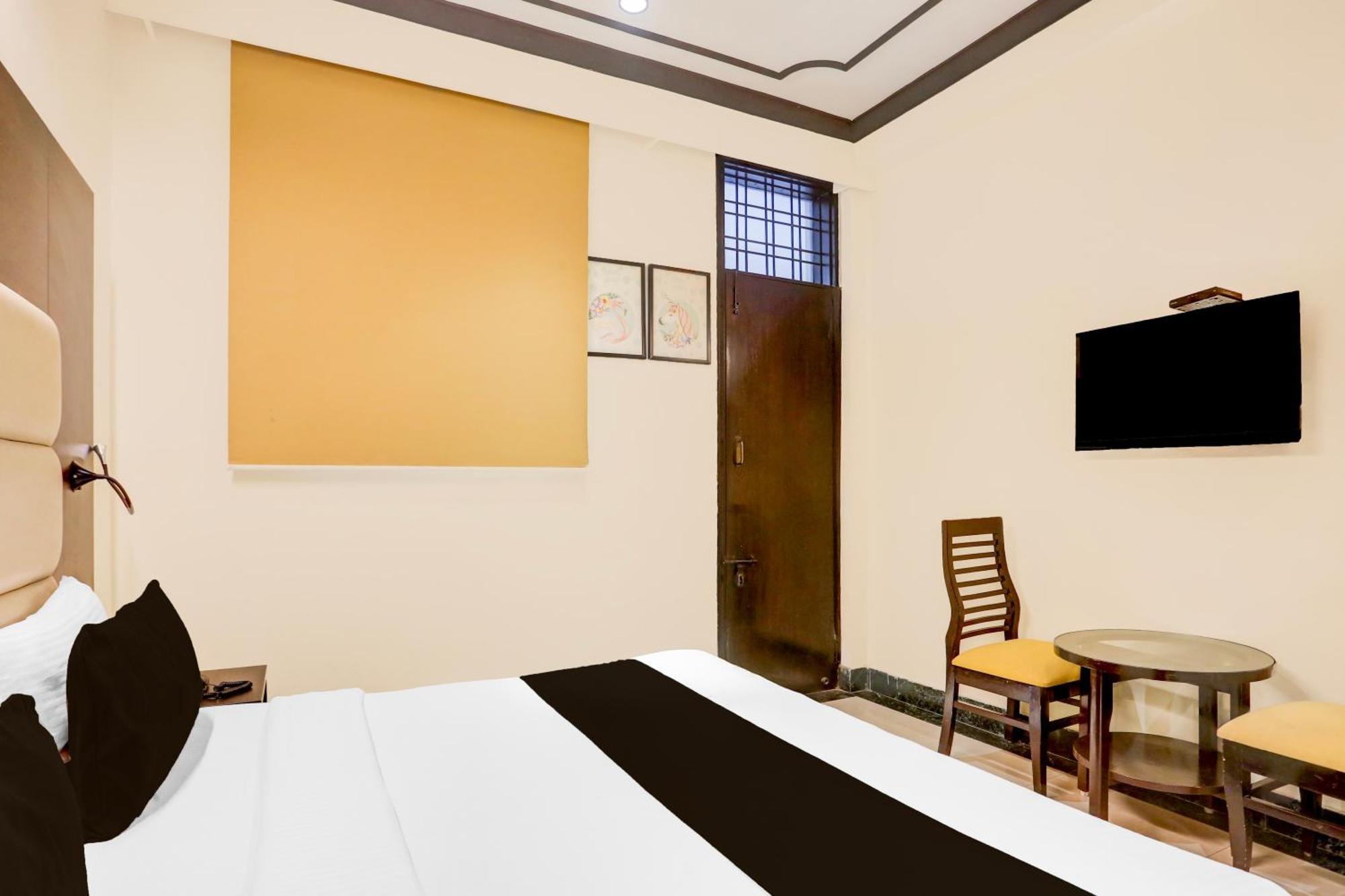 גורגאון Super Townhouse Sushant Lok Phase 1 Formerly Hotel Neven מראה חיצוני תמונה