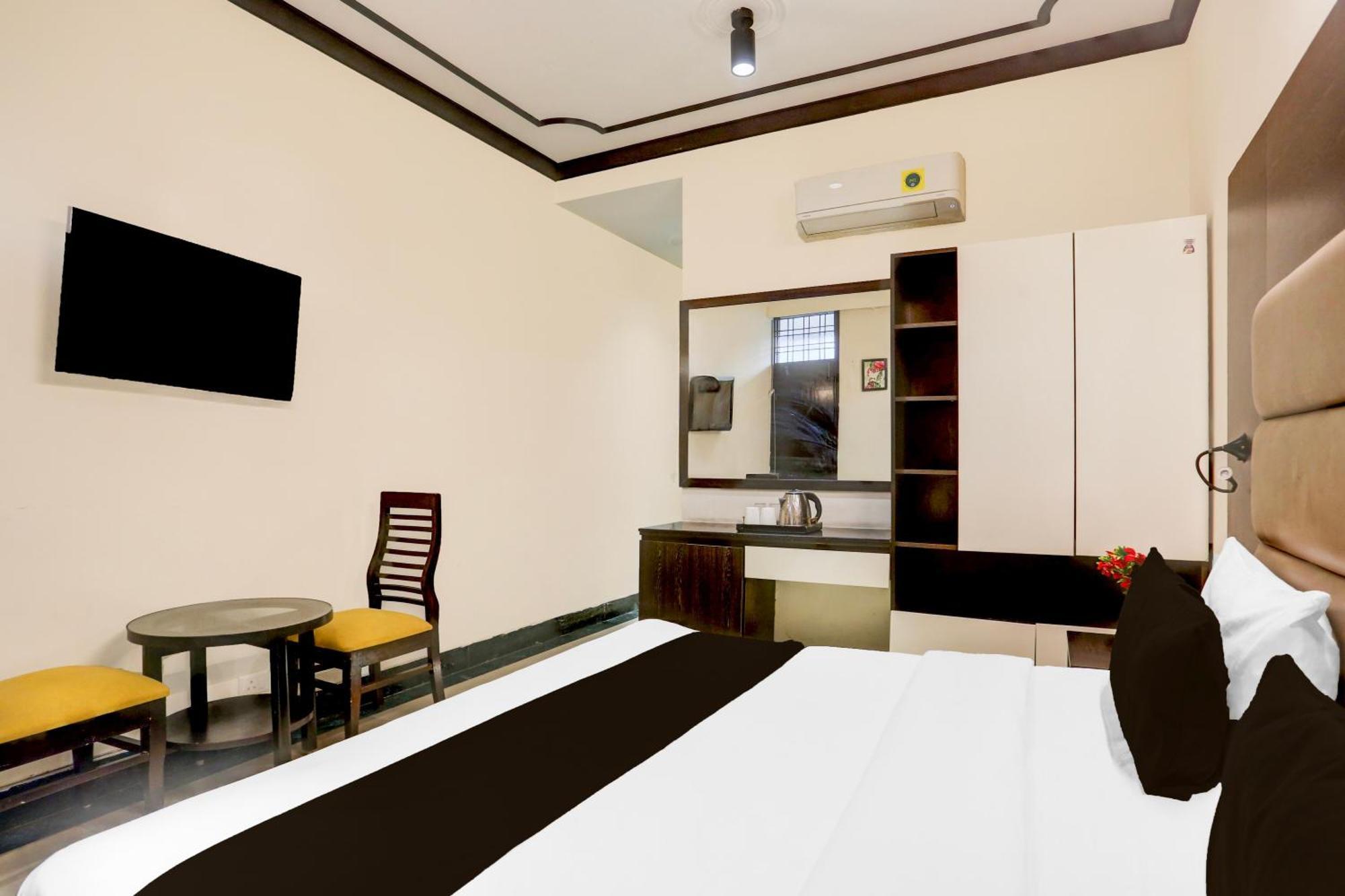 גורגאון Super Townhouse Sushant Lok Phase 1 Formerly Hotel Neven מראה חיצוני תמונה