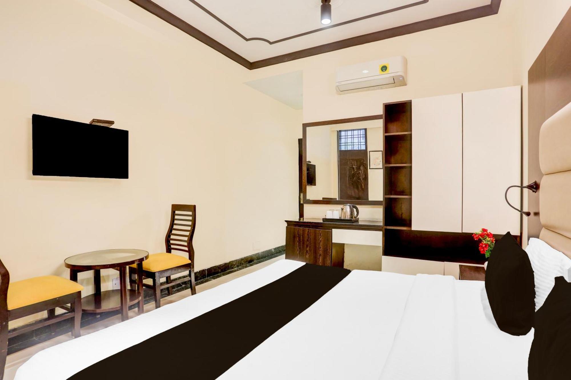 גורגאון Super Townhouse Sushant Lok Phase 1 Formerly Hotel Neven מראה חיצוני תמונה