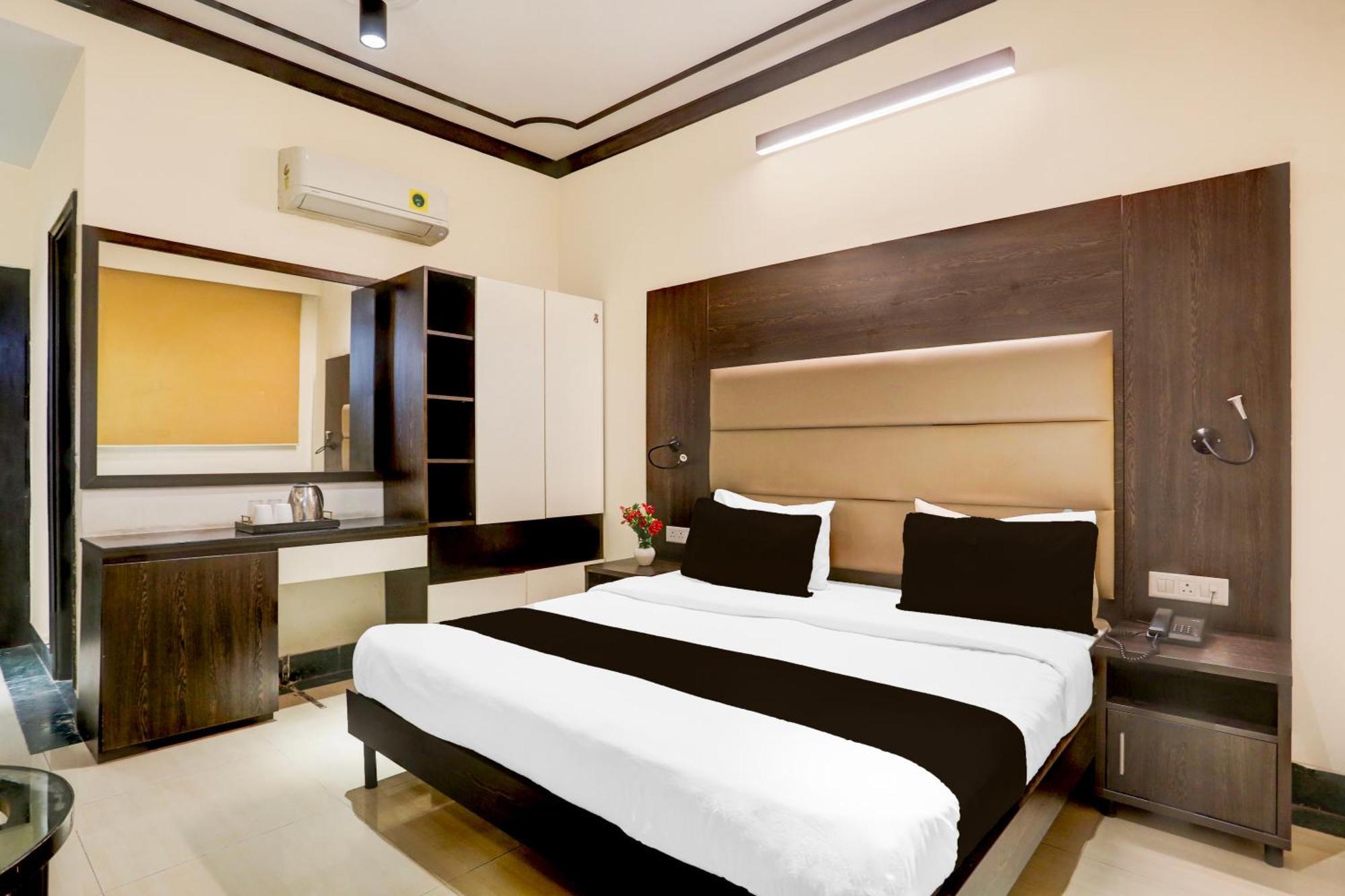 גורגאון Super Townhouse Sushant Lok Phase 1 Formerly Hotel Neven מראה חיצוני תמונה