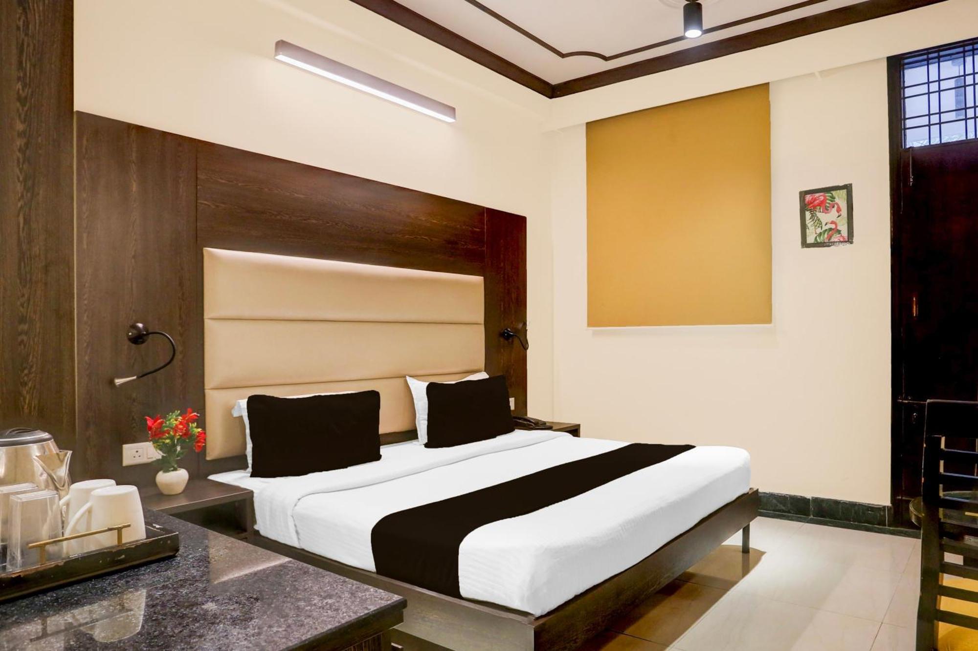 גורגאון Super Townhouse Sushant Lok Phase 1 Formerly Hotel Neven מראה חיצוני תמונה