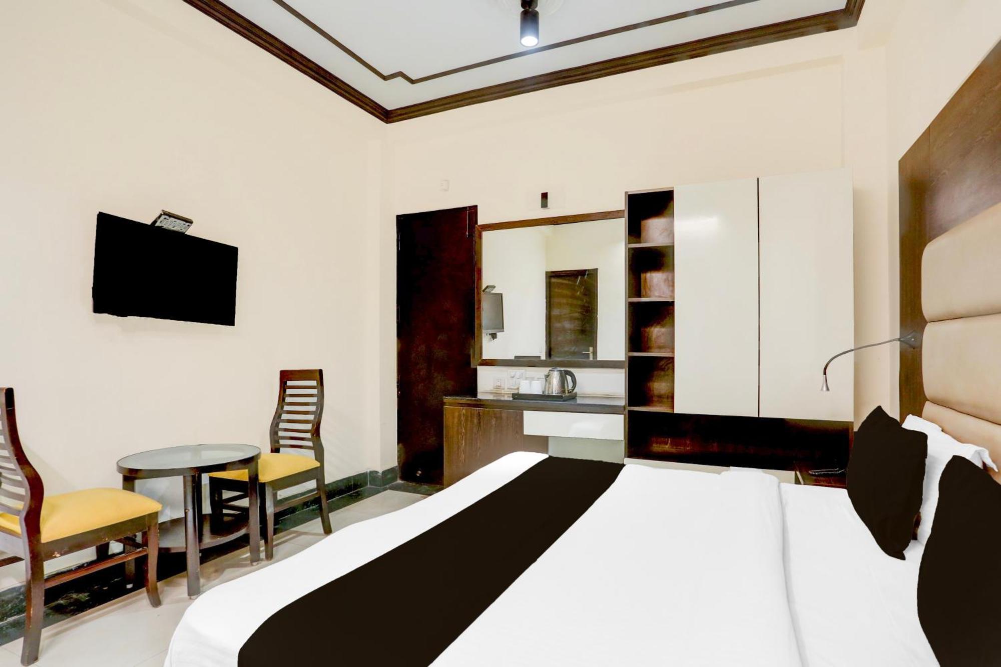 גורגאון Super Townhouse Sushant Lok Phase 1 Formerly Hotel Neven מראה חיצוני תמונה