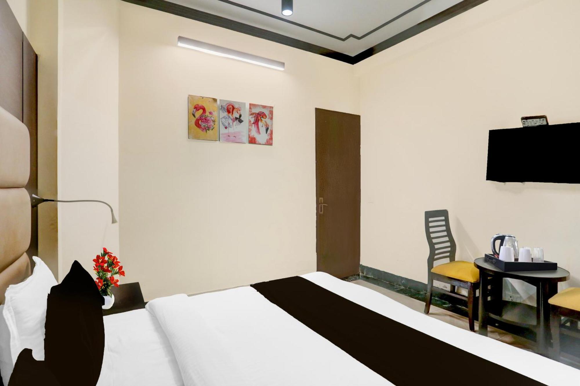 גורגאון Super Townhouse Sushant Lok Phase 1 Formerly Hotel Neven מראה חיצוני תמונה
