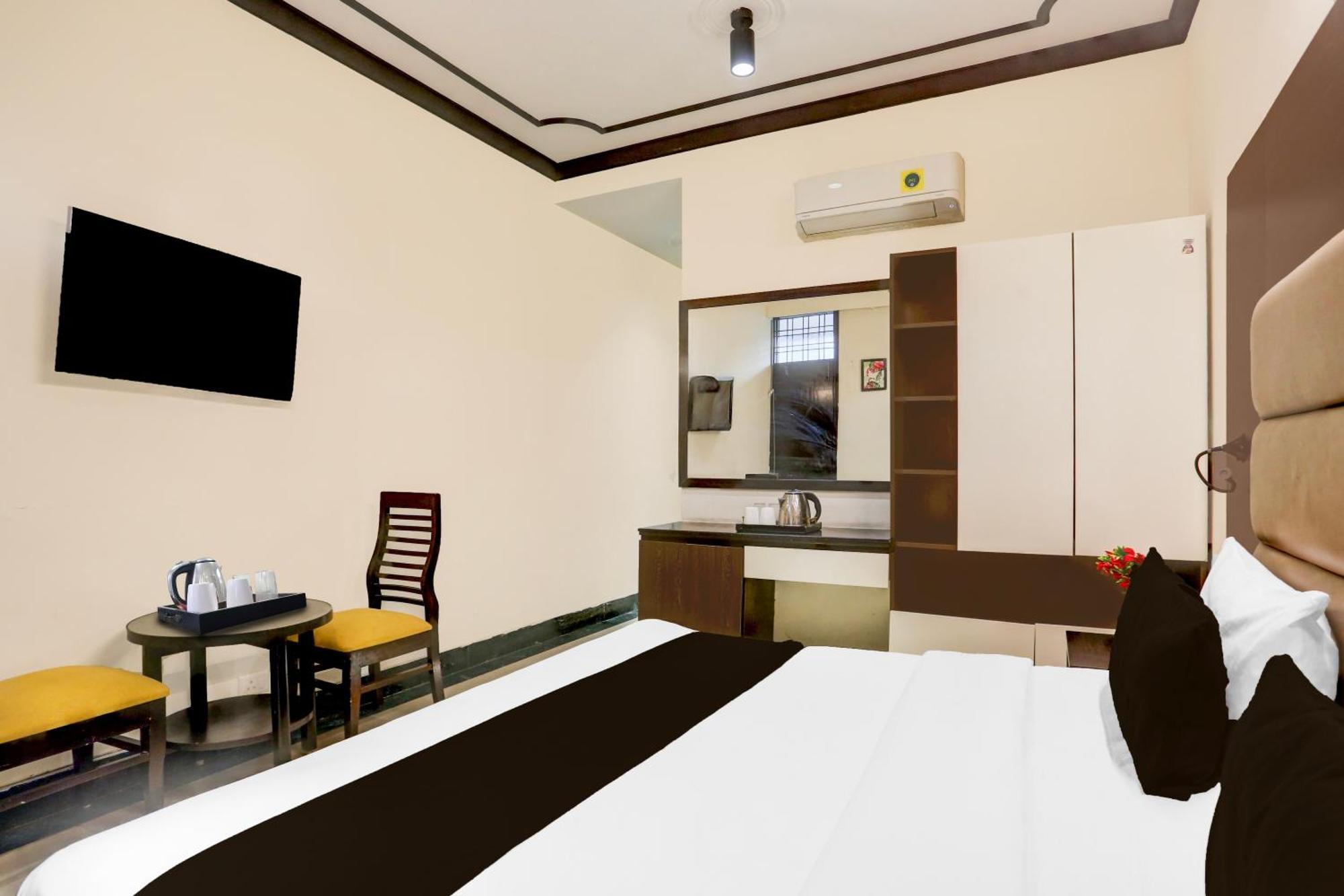 גורגאון Super Townhouse Sushant Lok Phase 1 Formerly Hotel Neven מראה חיצוני תמונה