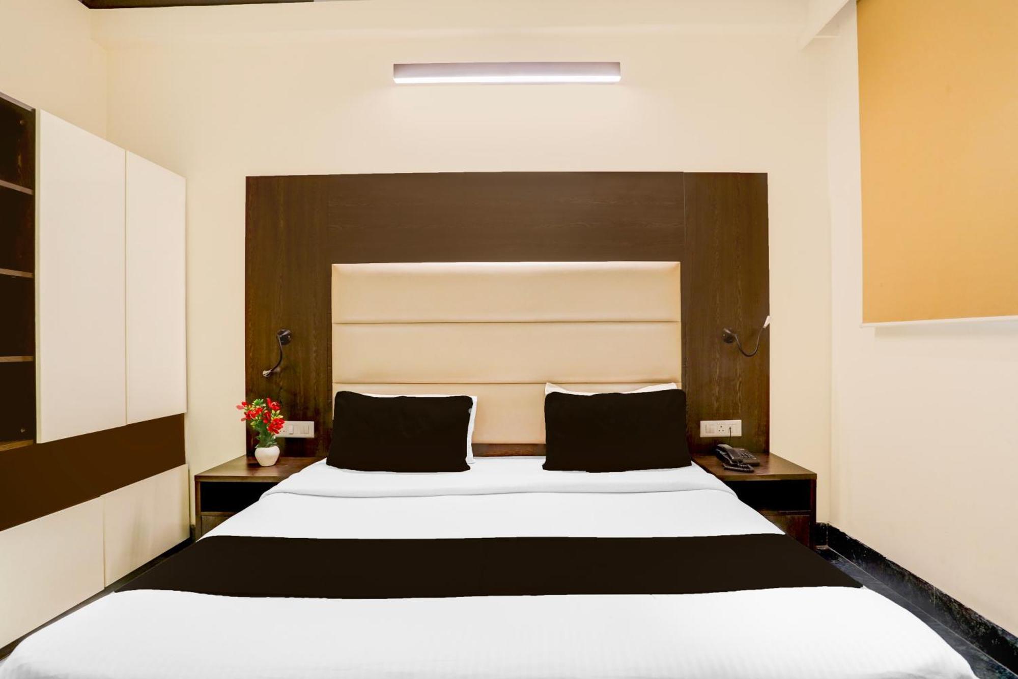 גורגאון Super Townhouse Sushant Lok Phase 1 Formerly Hotel Neven מראה חיצוני תמונה