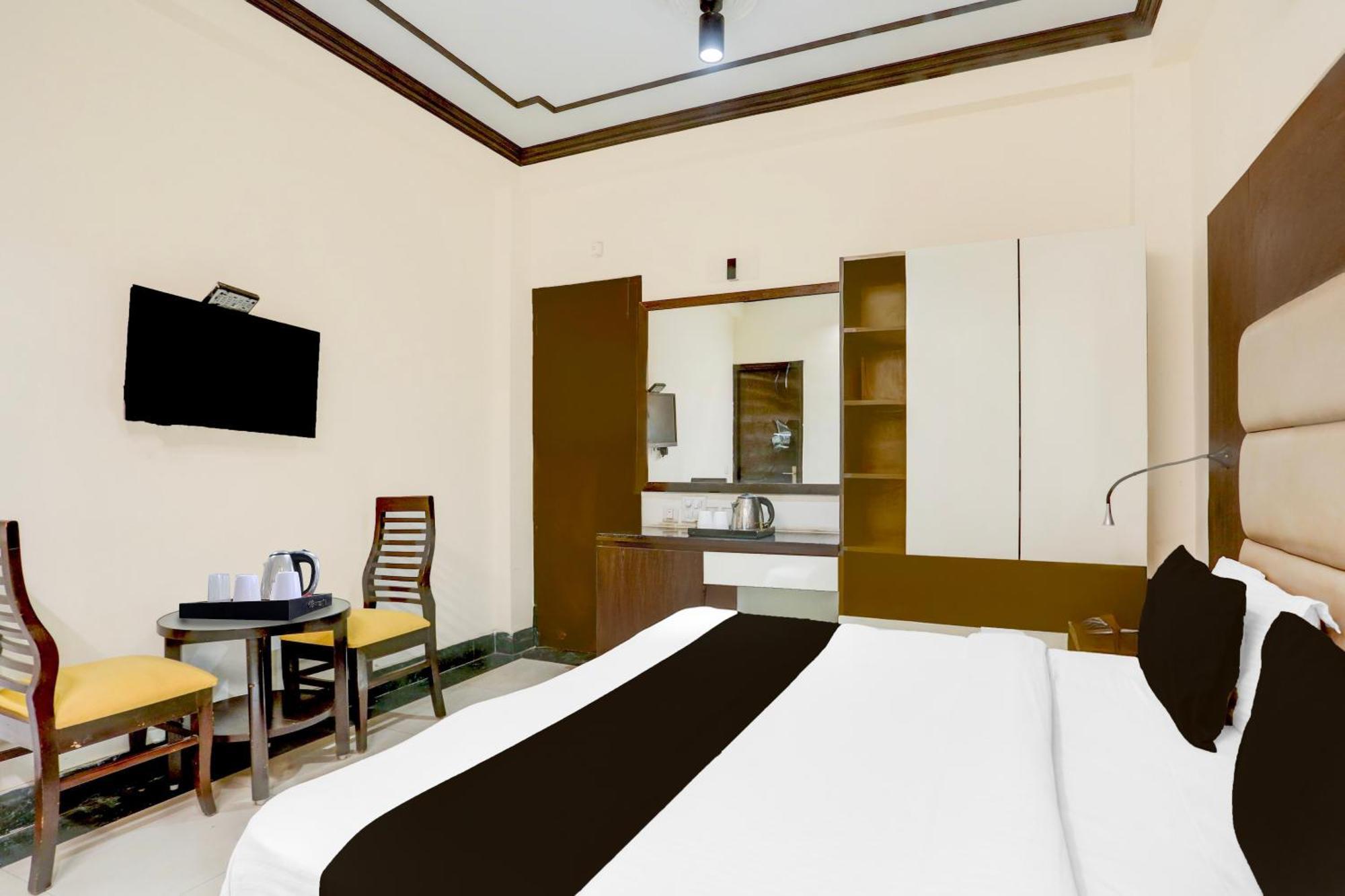 גורגאון Super Townhouse Sushant Lok Phase 1 Formerly Hotel Neven מראה חיצוני תמונה