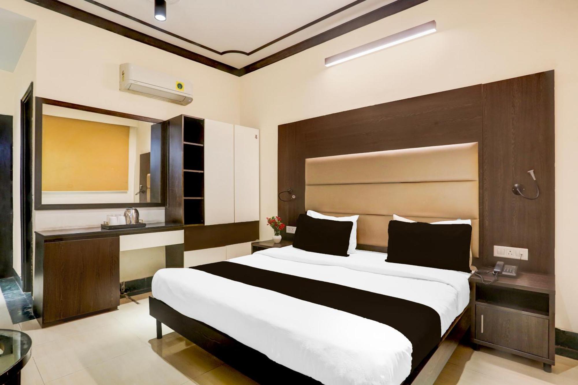 גורגאון Super Townhouse Sushant Lok Phase 1 Formerly Hotel Neven מראה חיצוני תמונה