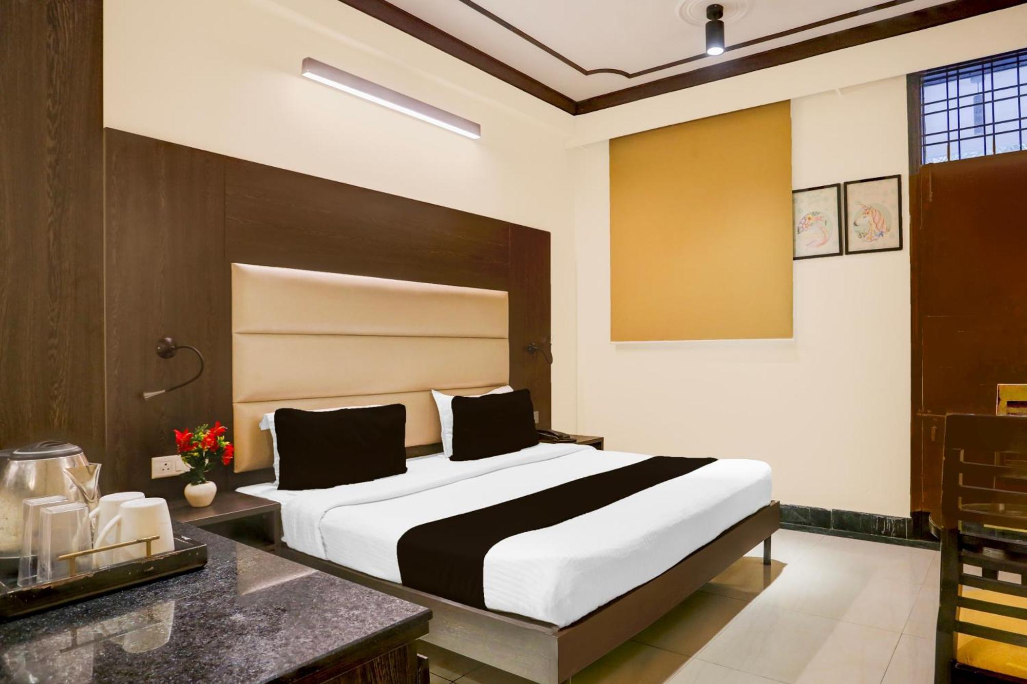 גורגאון Super Townhouse Sushant Lok Phase 1 Formerly Hotel Neven מראה חיצוני תמונה