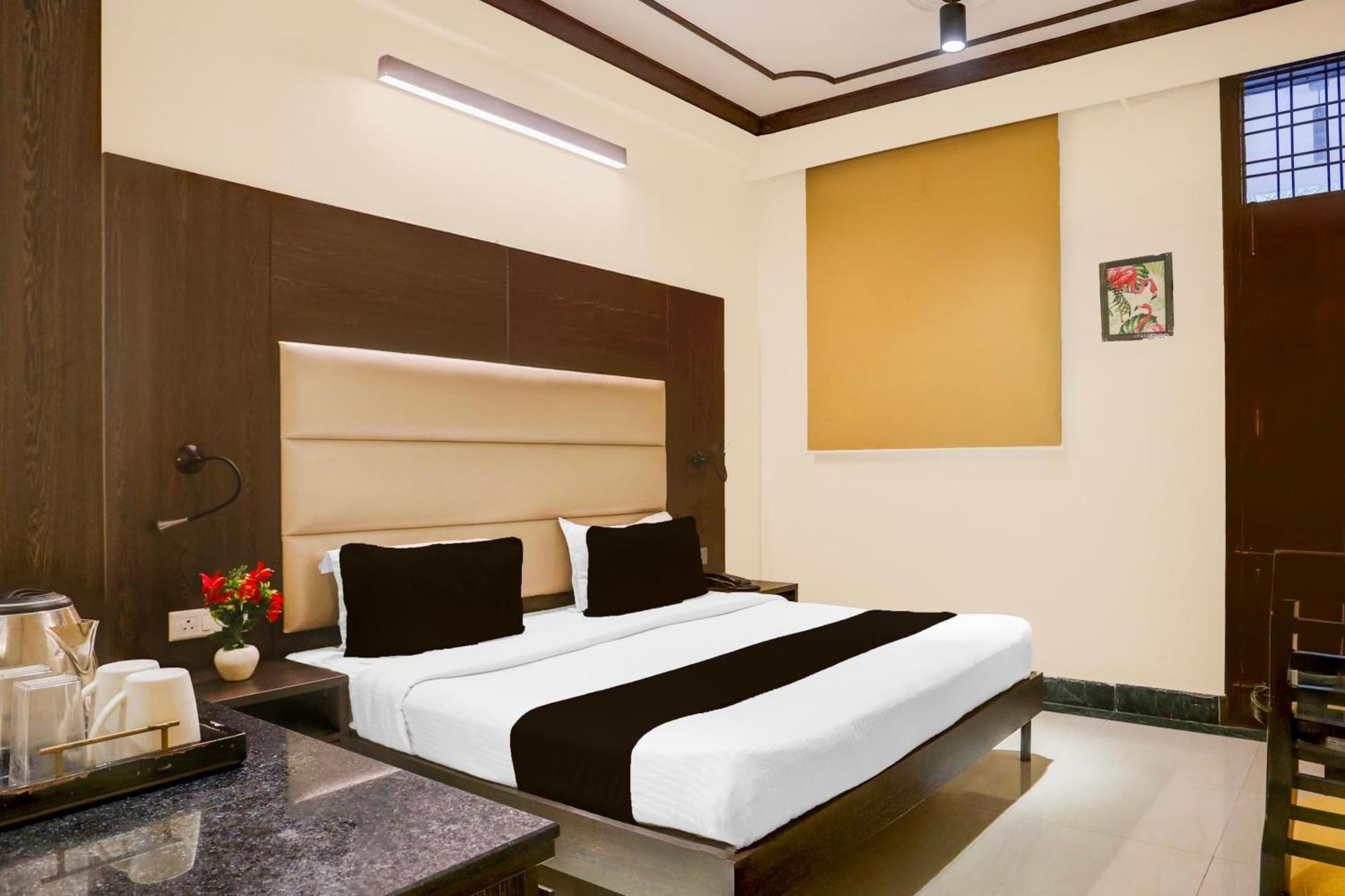 גורגאון Super Townhouse Sushant Lok Phase 1 Formerly Hotel Neven מראה חיצוני תמונה